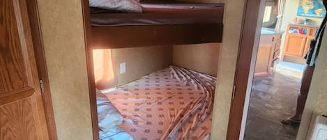 واي فاي وملاءات أسرّة