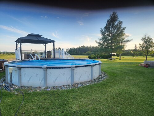 Unique getaway or travel stop, just 10 minutes off TransCan Highway