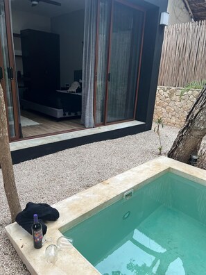 Vista frontal de la propiedad