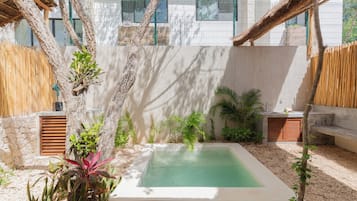 12 outdoor pools