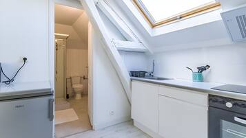 Micro-ondes, four, plaque de cuisson