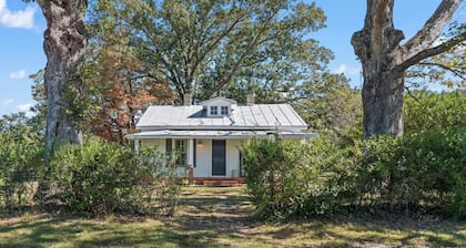 Charming Farmhouse in Mineral, conveniently located near Short Pump & Lake Anna