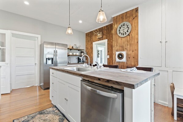 Microwave, oven, stovetop, dishwasher