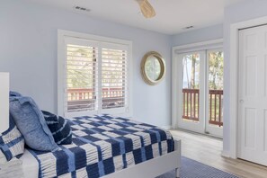 8 bedrooms, iron/ironing board, WiFi, bed sheets