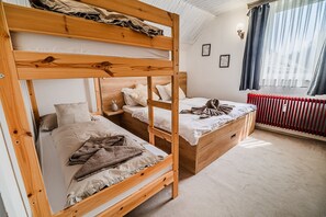 1 habitación, acceso a internet y ropa de cama
