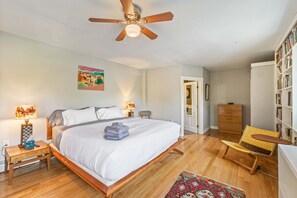 Desk, iron/ironing board, WiFi, bed sheets
