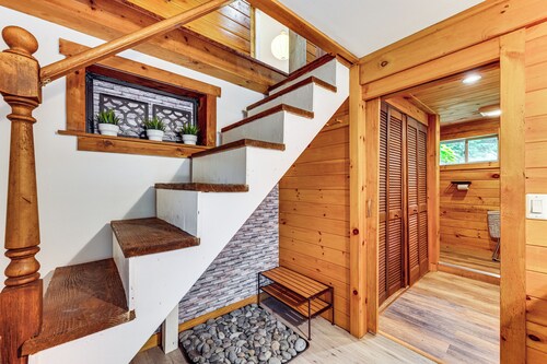 10 Mi to Newfoundland Lake: Updated Forest Retreat