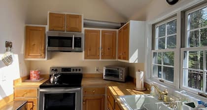Spacious and bright mountain house near Hunter and Windham
