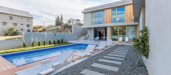 Villa Tabori Hill 7BR Villa in Tbilisi