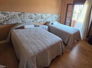 Cortinas blackout, ferros/tábuas de passar roupa