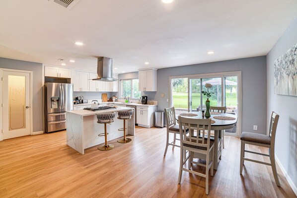 Fridge, microwave, stovetop, dishwasher