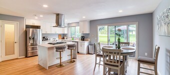 Golf, Swim, Relax: Family Retreat in Corona!