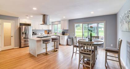 Golf, Swim, Relax: Family Retreat in Corona!