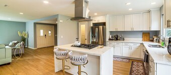 Golf, Swim, Relax: Family Retreat in Corona!