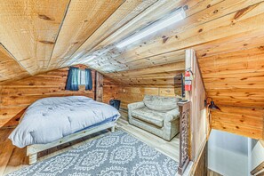 2 bedrooms, iron/ironing board, travel cot, Internet