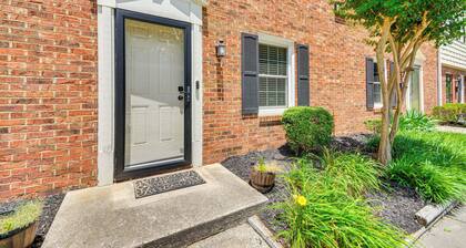 2 Mi to High Point University: Townhome w/ Patio