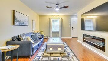 TV, fireplace