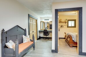 4 عدّة غرف نوم ومكتب ومكواة/لوح كي وخدمة الإنترنت