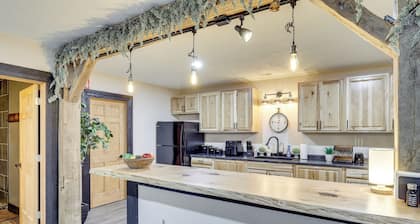 6 Mi to Main Street: Dog-Friendly Home in Dover!