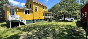 Charming 2-BRM Cottage in Tranquil Island Heights - Steps from the River