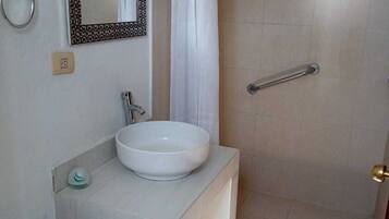 Habitación, 1 habitación, con acceso para personas discapacitadas, para fumadores | Baño