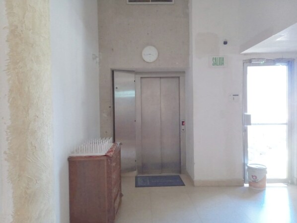 Room, 1 Bedroom, Accessible, Smoking | Interior - Room-habitacion Disponible en Centro de (Monterrey)