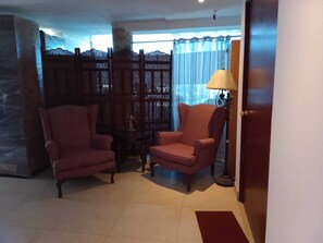 Room, 1 Bedroom, Accessible, Smoking | Living room - Room-habitacion Disponible en Centro de (Monterrey)