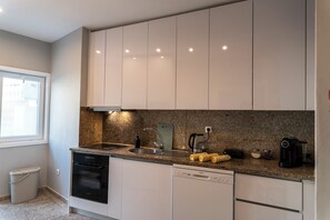 Micro-ondes, four, plaque de cuisson, lave-vaisselle