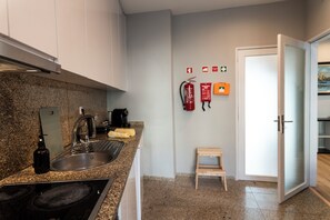 Microones, forn, placa de cuina i rentaplats 