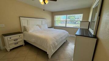 3 slaapkamers, een strijkplank/strijkijzer, wifi, beddengoed