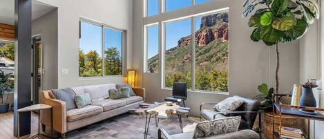 Fernseher, Kamin, Arbeitsbereiche