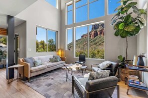 Fernseher, Kamin, Arbeitsbereiche