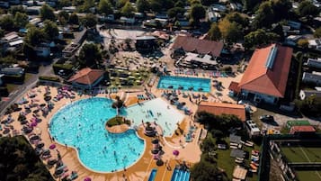 Utomhuspool och uppvÀrmd pool