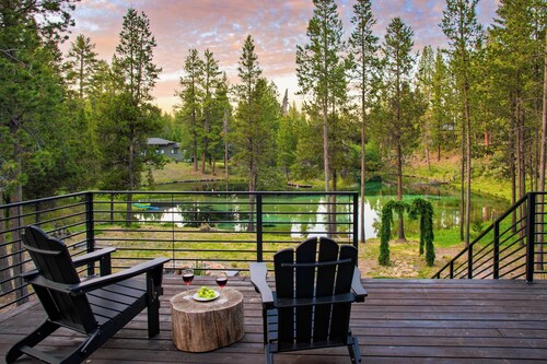 Spring River Retreat by Avantstay Lakefront Luxury w/ Hot Tub, Game Room & Near Bend