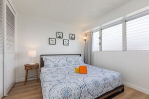2 bedrooms, desk, iron/ironing board, travel cot
