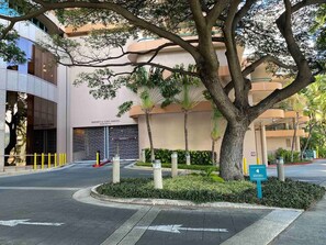 المنطقة المحيطة بالمنشأة