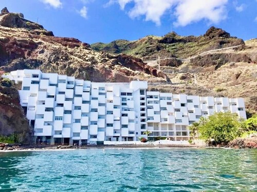 Pambnb - Seaview Escape with Elegant Charm