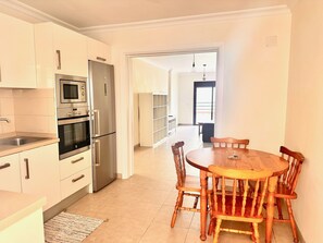 Dining - Pambnb – Bajamar Seaside Retreat (Bajamar)