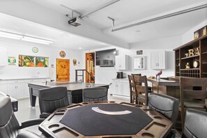 Interior - The Fairway Hideaway by Avantstay Game Room, Outdoor Dining & Near Lake Arrowhead (Lake Arrowhead)