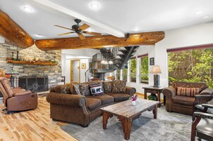 House (5 Bedrooms) | Interior