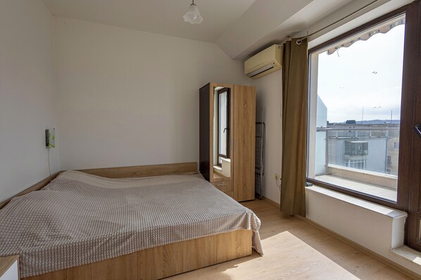 1 bedroom, free WiFi, bed sheets