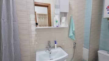 Dusche, Handtücher, Seife, Toilettenpapier