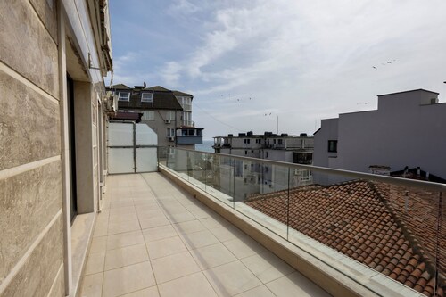Modern Panorama Seaside Apartment – Top Central Location, Varna