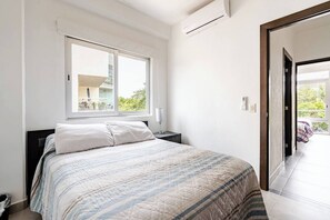 2 habitaciones, tabla de planchar con plancha, wifi y ropa de cama