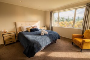 5 bedrooms, iron/ironing board, free WiFi, bed sheets