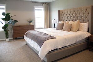 4 bedrooms, in-room safe, desk, iron/ironing board