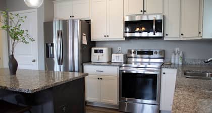 Charming, Large Home with Full Basement Retreat – Perfect for Families or Groups