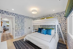 4 bedrooms, iron/ironing board, WiFi