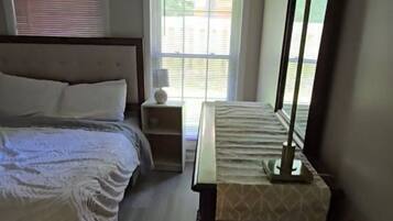 3 bedrooms, iron/ironing board, WiFi, bed sheets