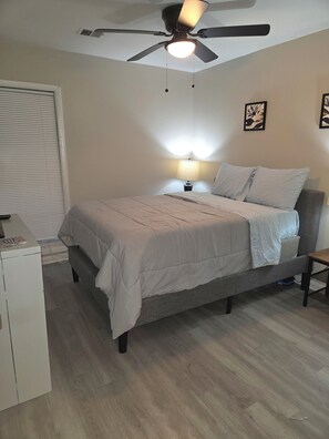 3 chambres, fer et planche à repasser, Wi-Fi, draps fournis